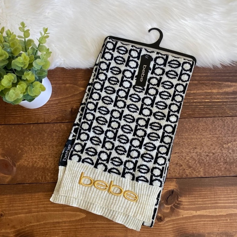 NWT Bebe scarf